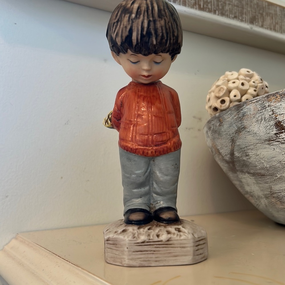 MOPPETS 6.5" Porcelain Figurine "Shy Boy With A Flower" Fran Mar 1971 (Japan)